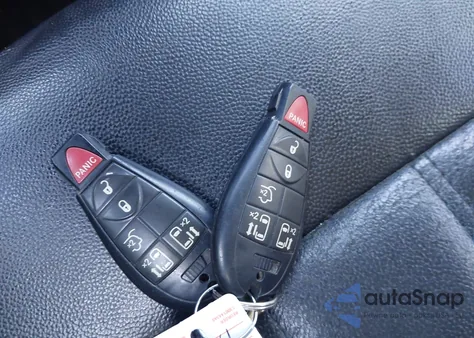 2016 Chrysler Town & Country Touring из США, поврежденный, VIN 2C4RC1BG2GR268417